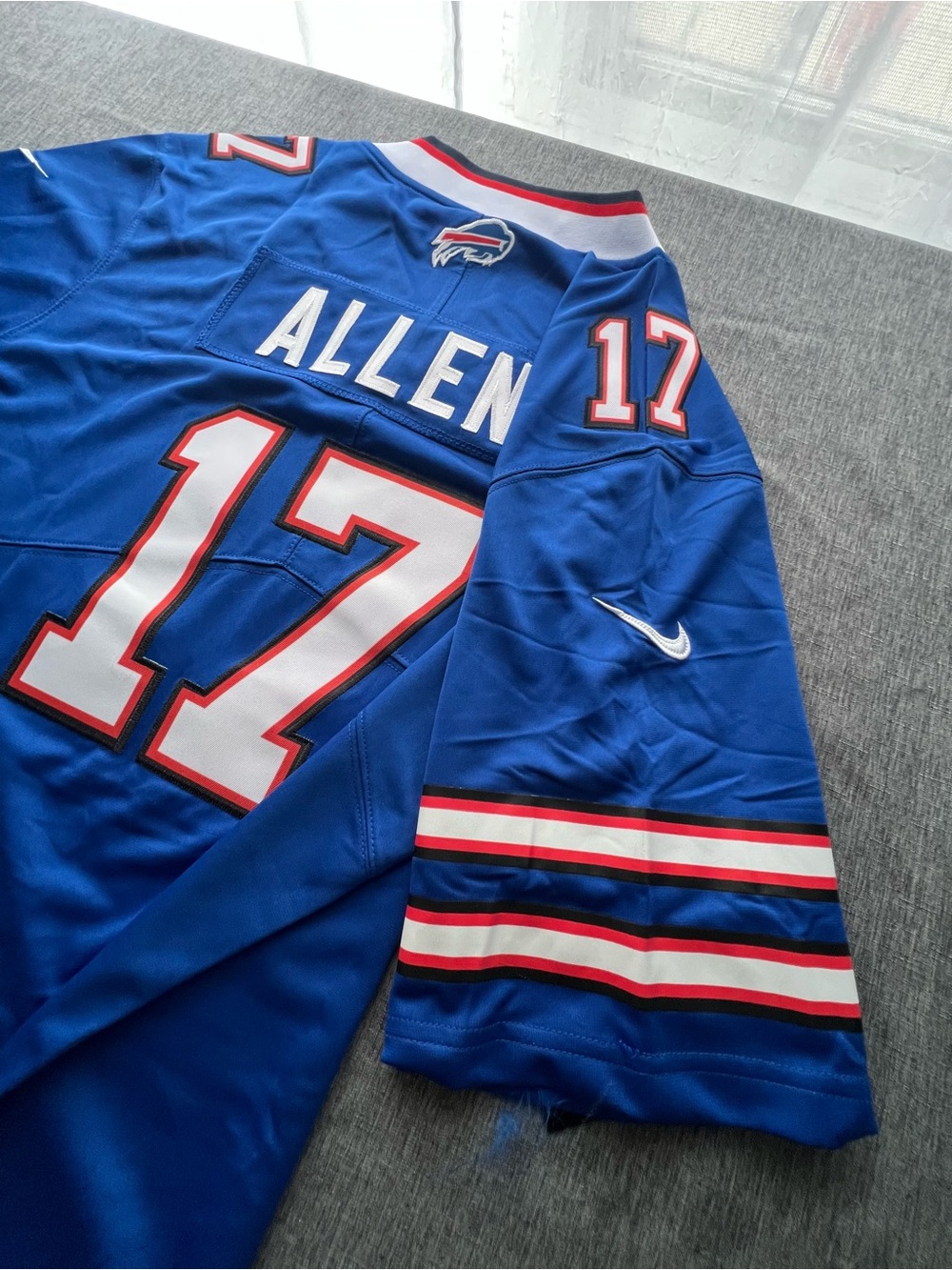 Buffalo Bills Josh Allen Jersey 17 - Picture 8 of 11